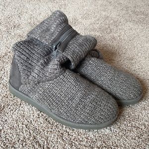 grey sweater boots